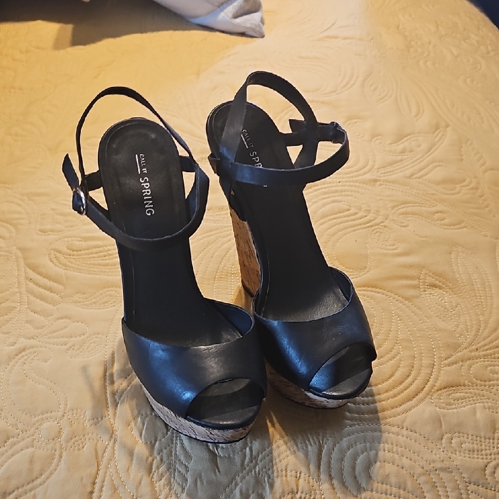 Call It Spring Black Platform Sandals Sleek Peep-Toe Design